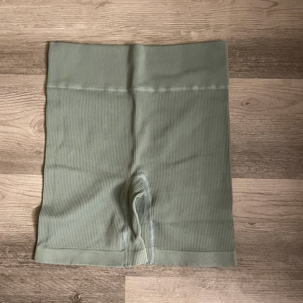 Storm- butt lifting evolve shorts